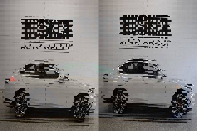 New 2026 BMW 530i xDrive xDrive w/ Premium Package image 2