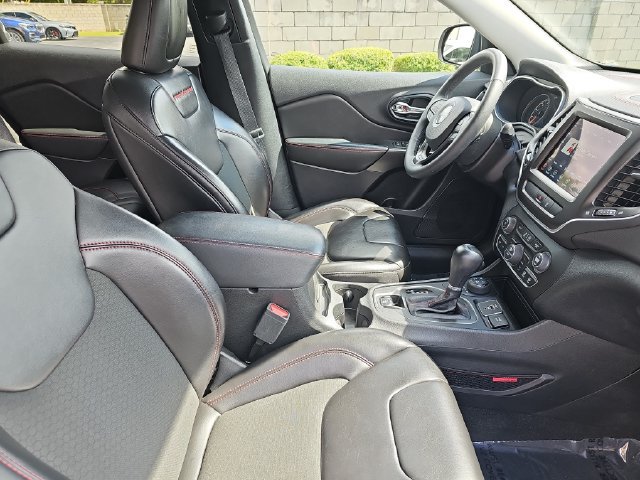Used 2022 Jeep Cherokee Trailhawk w/ Comfort/Convenience Group AWD/4WD image 10
