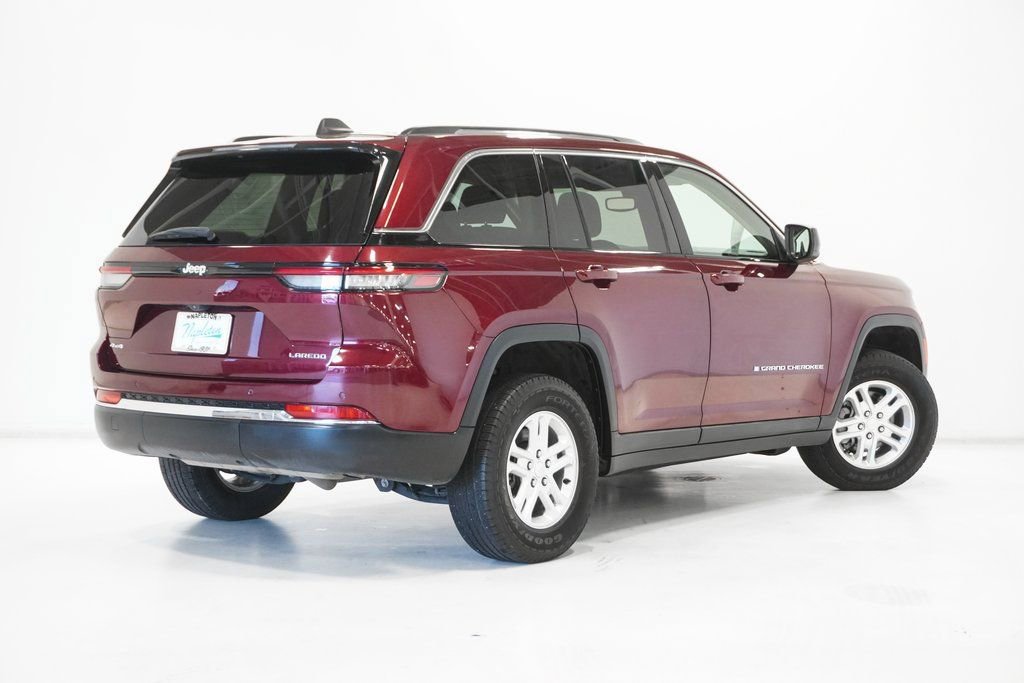 Certified 2024 Jeep Grand Cherokee Laredo image 7
