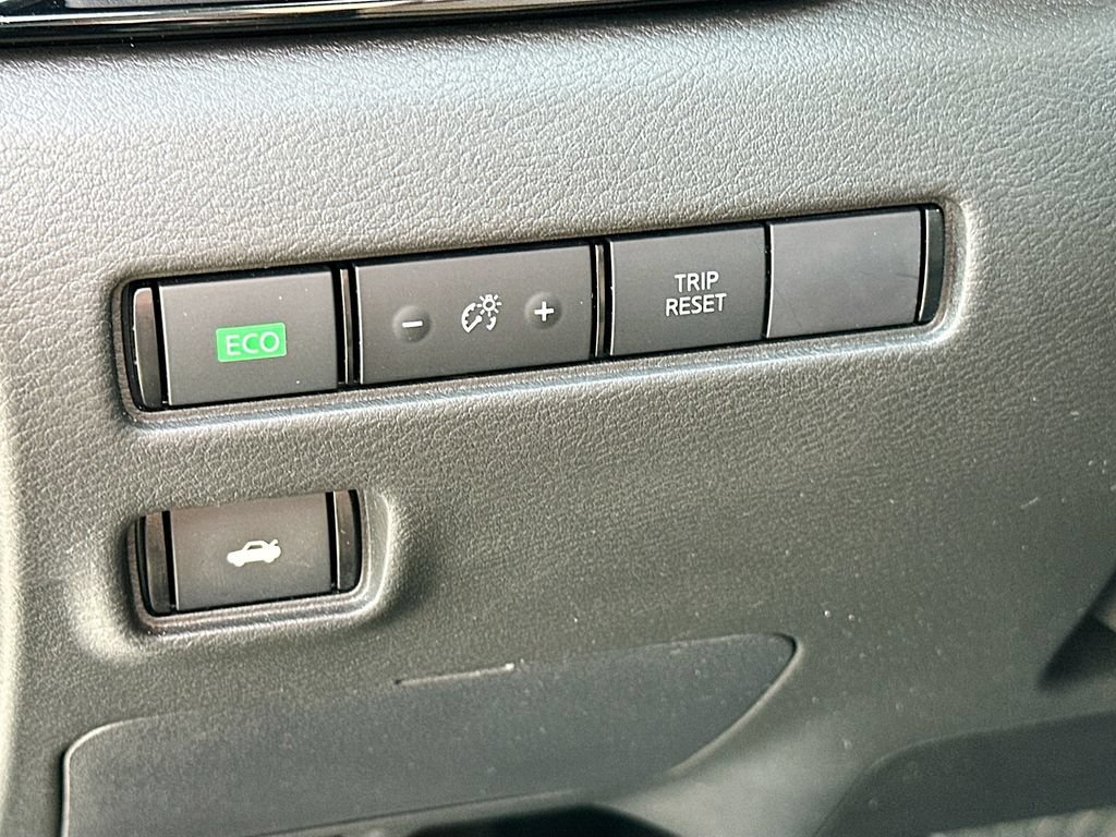 Used 2025 Nissan Sentra SV FWD image 14
