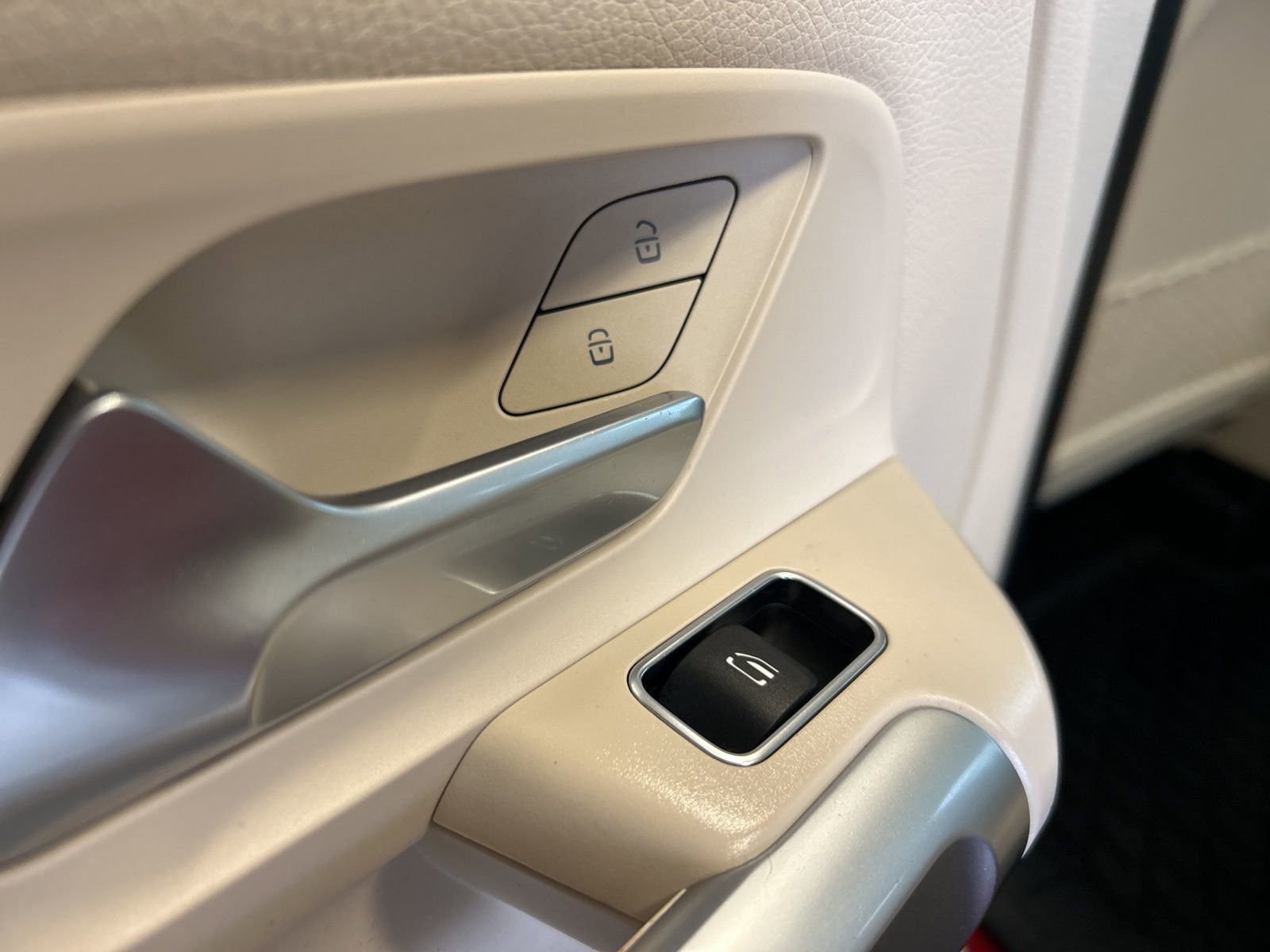 Used 2020 Mercedes-Benz GLB 250 4MATIC image 15