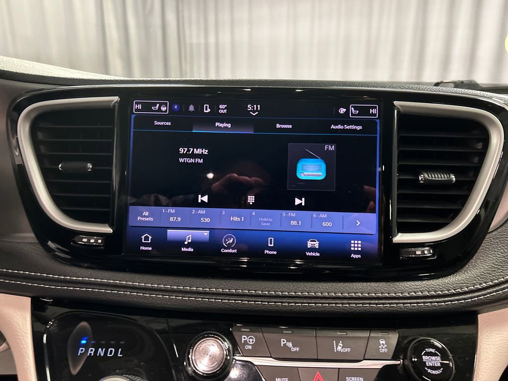 Used 2023 Chrysler Pacifica Touring-L FWD image 16