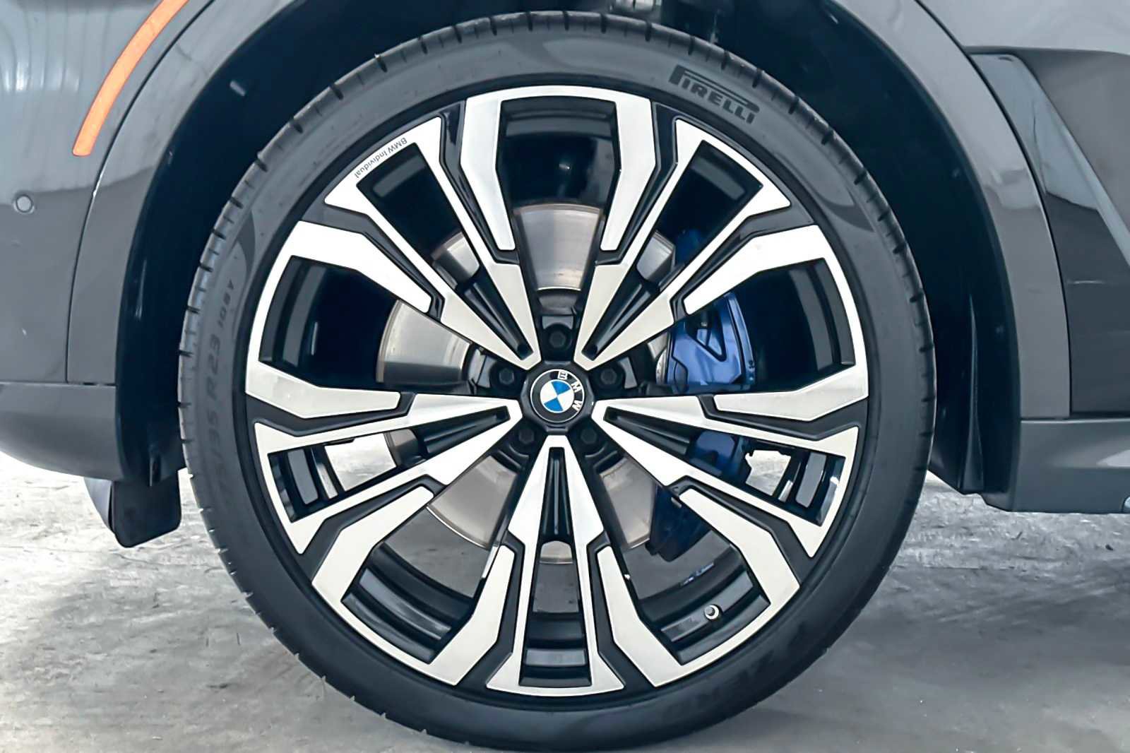 Used 2025 BMW X7 M60i image 27