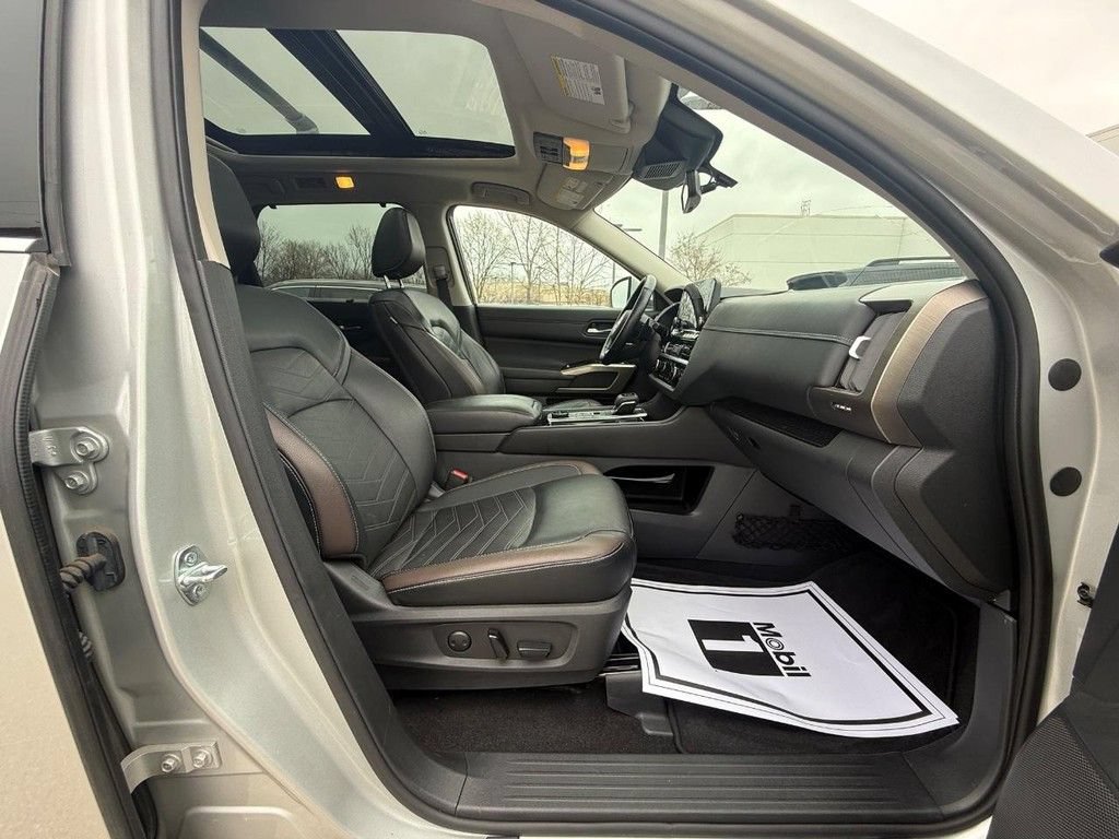 Used 2023 Nissan Pathfinder Platinum AWD/4WD image 10