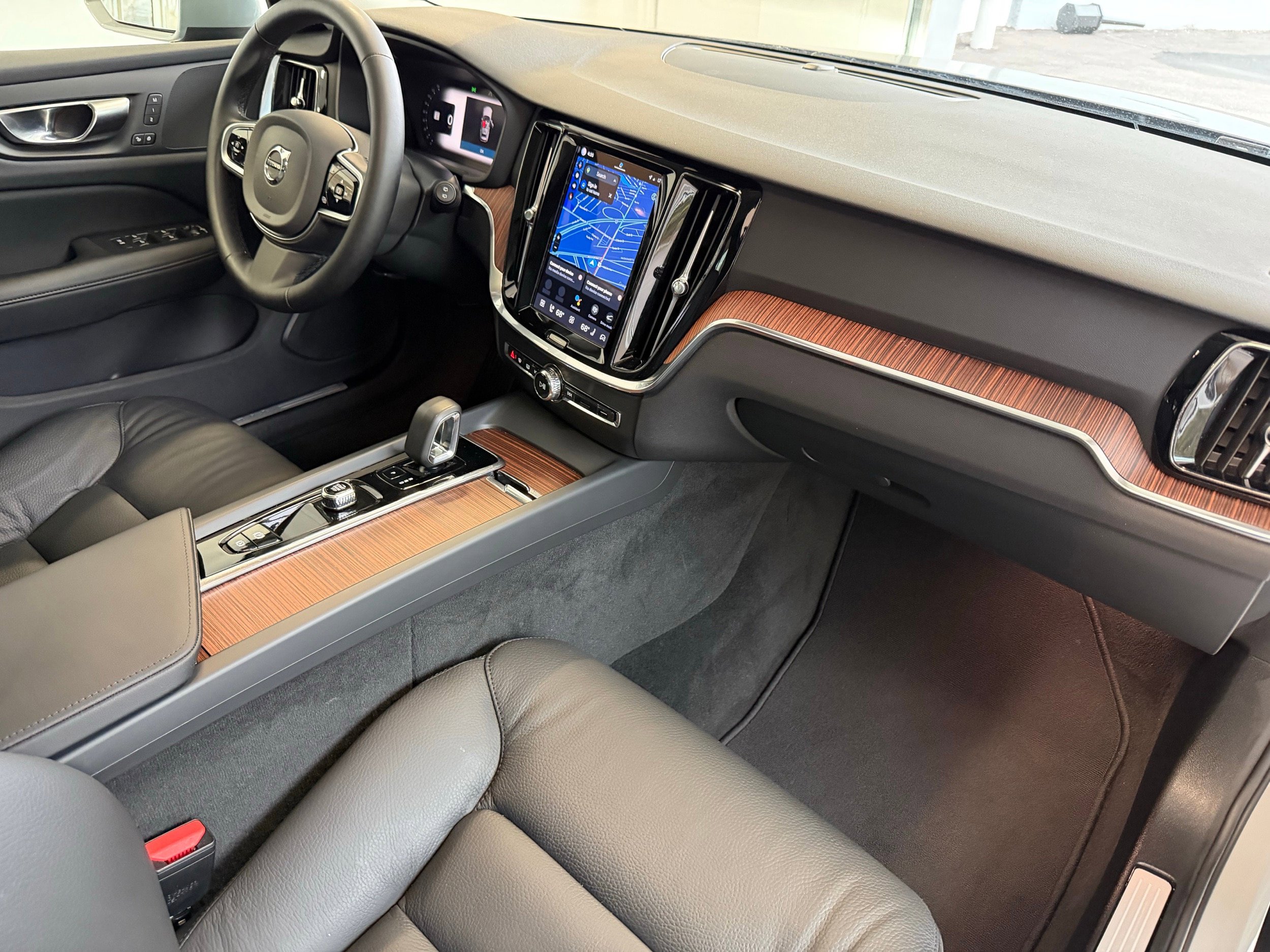 Certified 2025 Volvo V60 B5 Cross Country Plus AWD/4WD image 23