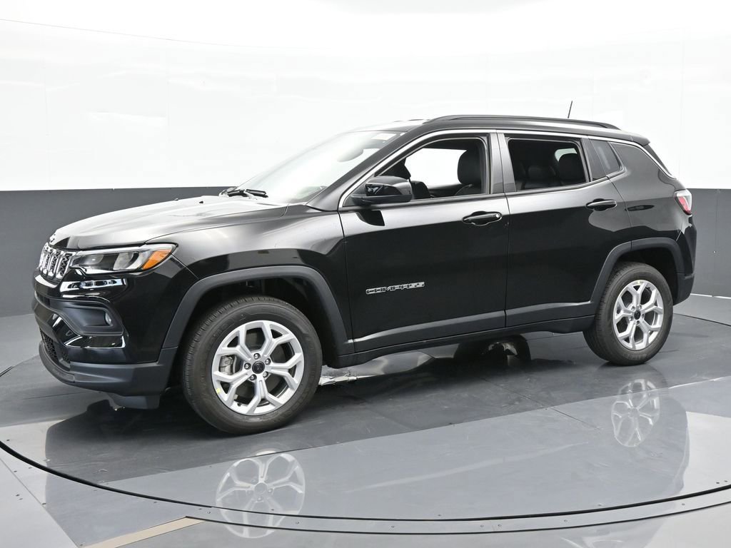 Used 2025 Jeep Compass Latitude image 2