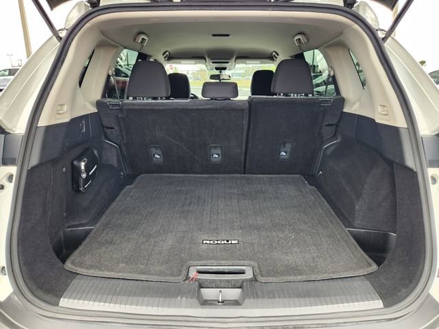 Used 2021 Nissan Rogue SV image 18