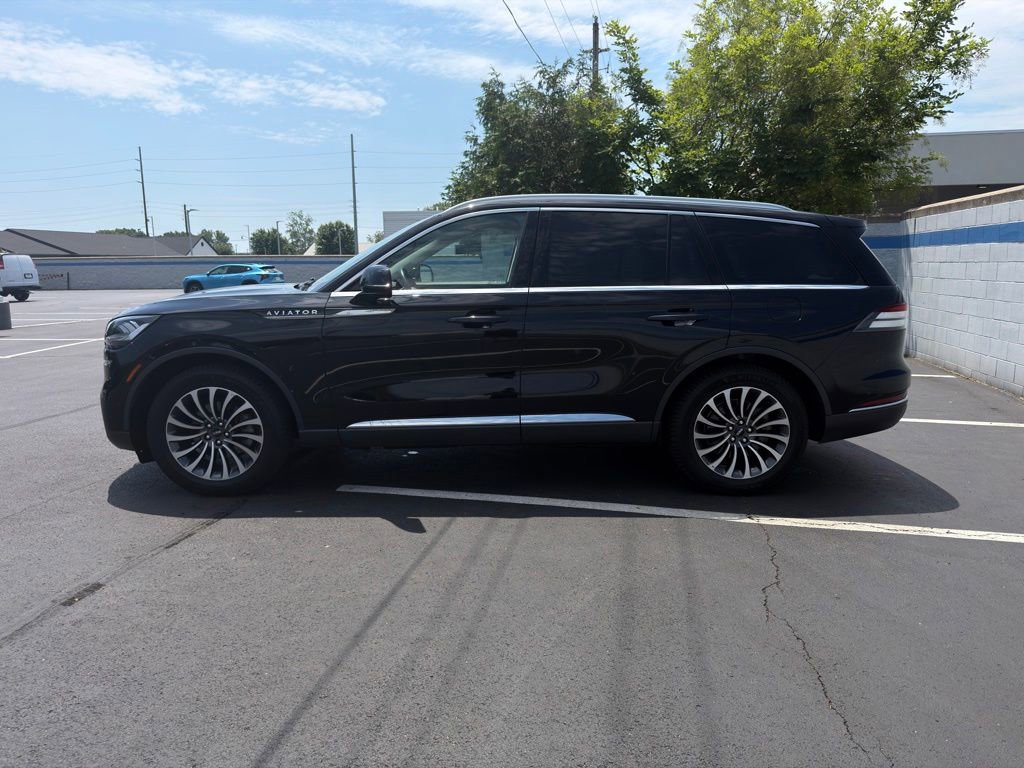Used 2021 Lincoln Aviator Reserve w/ Elements Package Plus AWD/4WD image 2