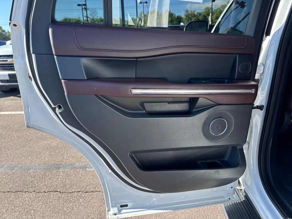 Used 2023 Ford Expedition Limited AWD/4WD image 34