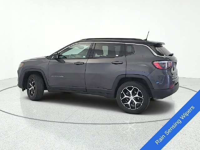 Used 2024 Jeep Compass Limited AWD/4WD image 3