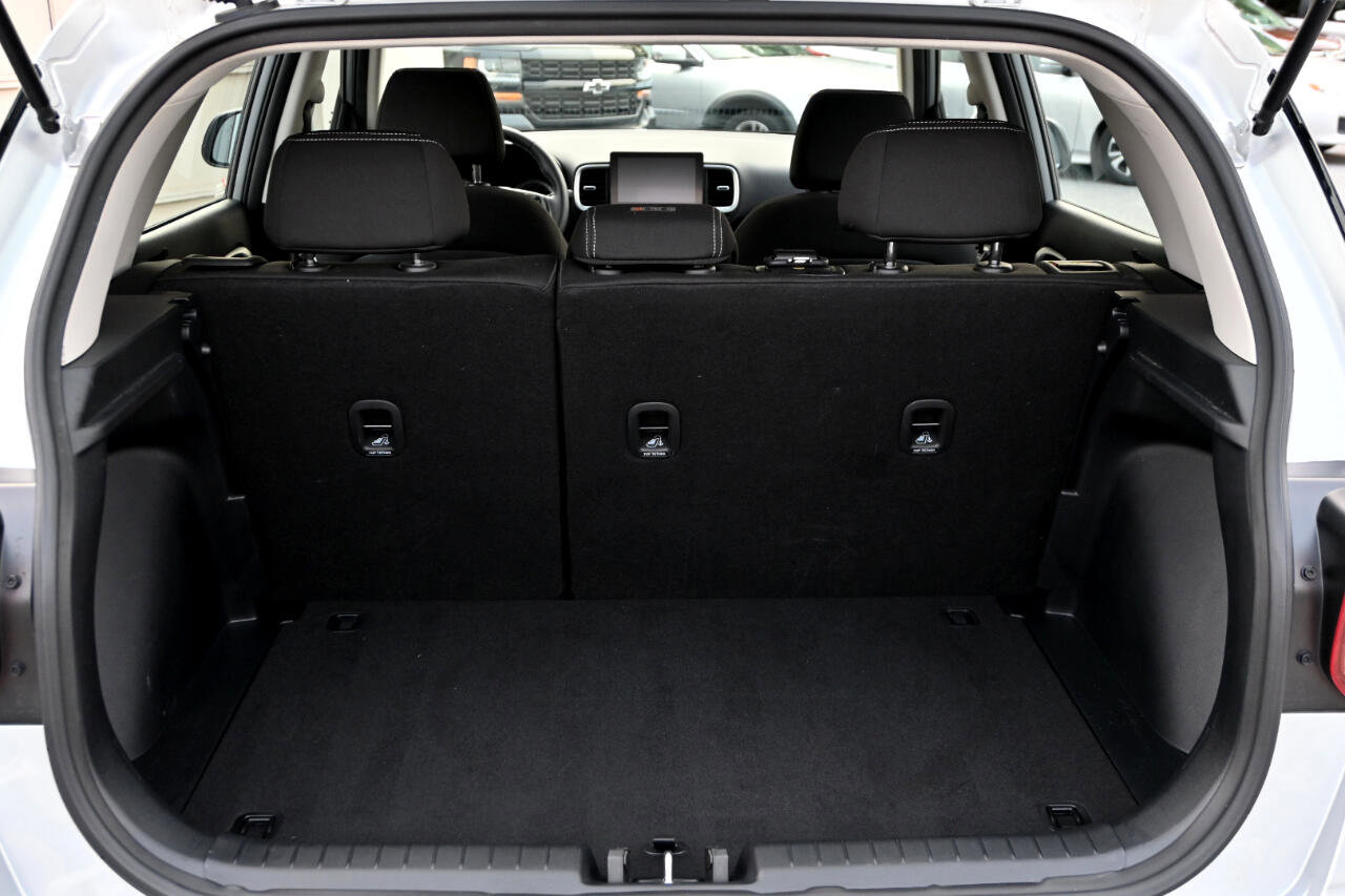 Used 2022 Hyundai Venue SEL image 22