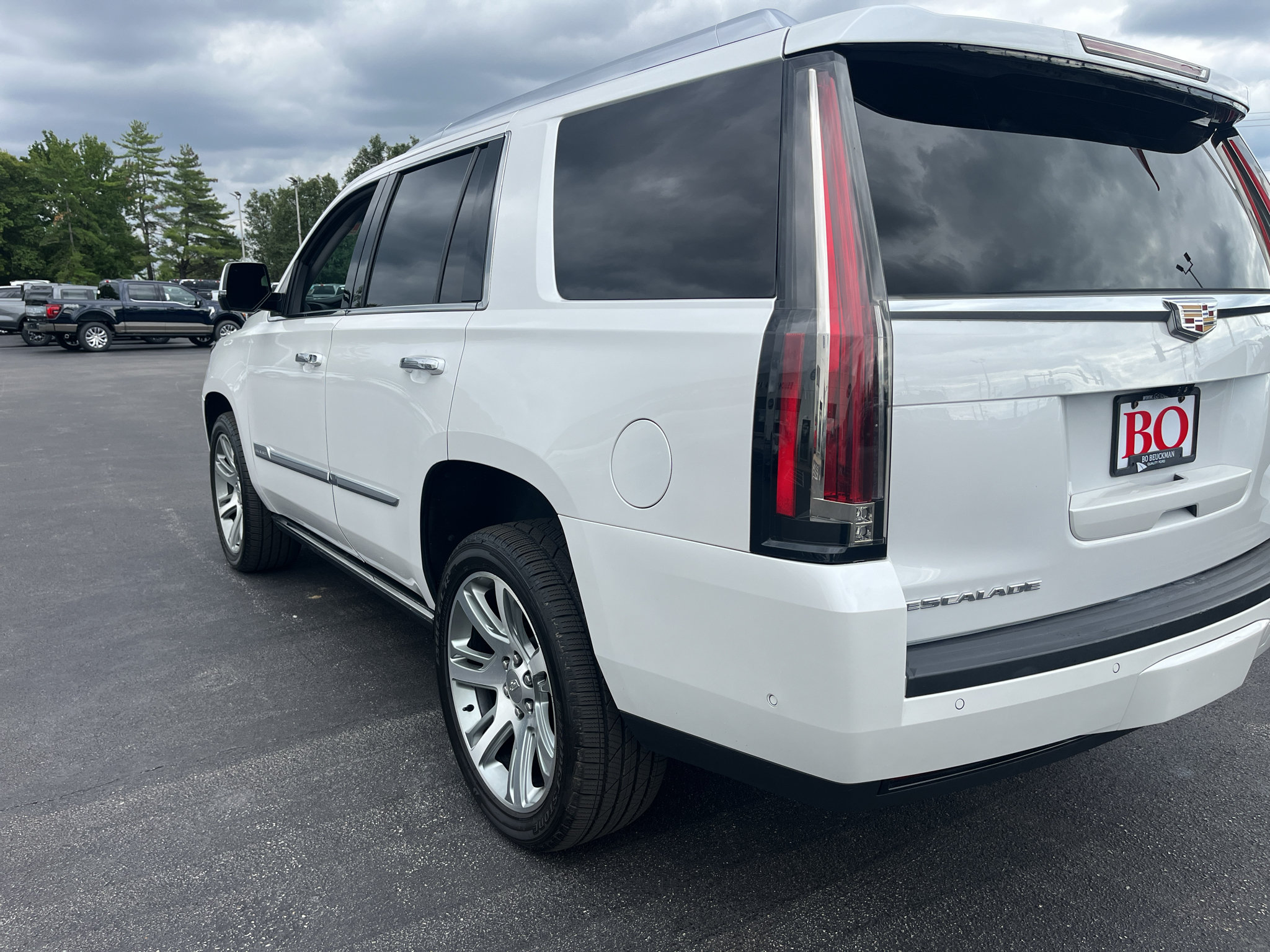 Used 2018 Cadillac Escalade Premium Luxury AWD/4WD image 5