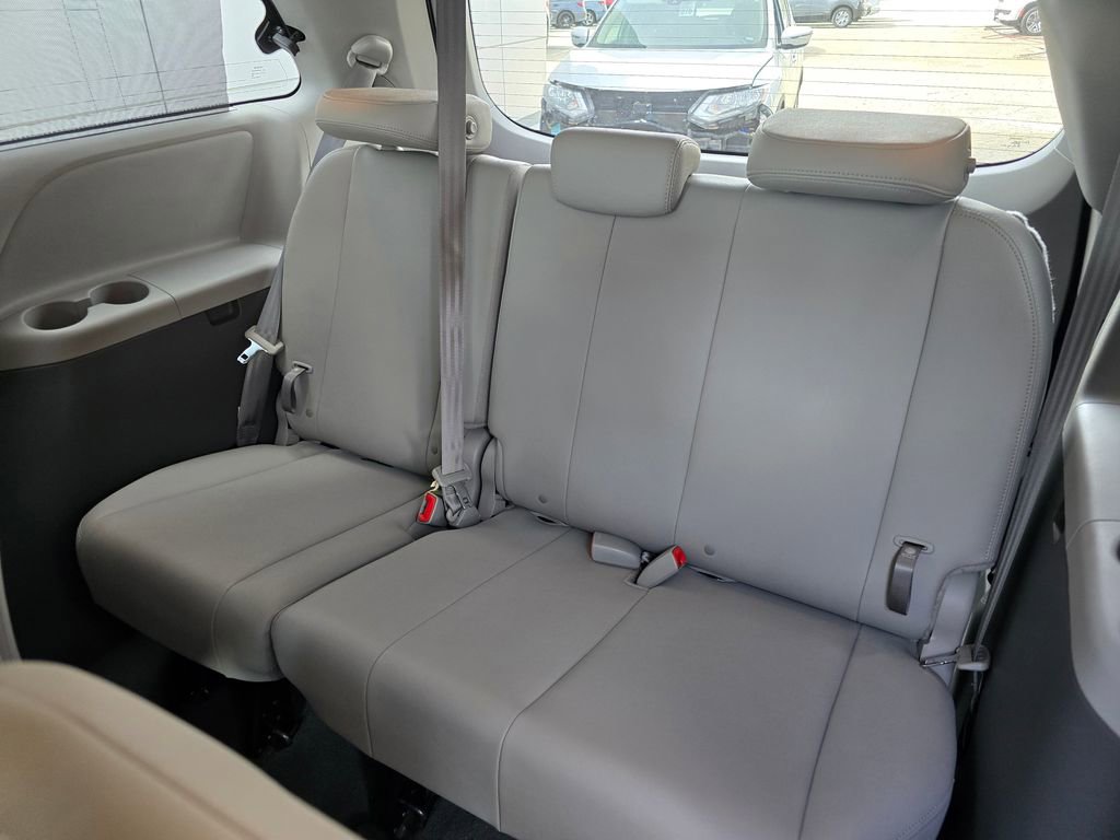Used 2020 Toyota Sienna XLE image 12