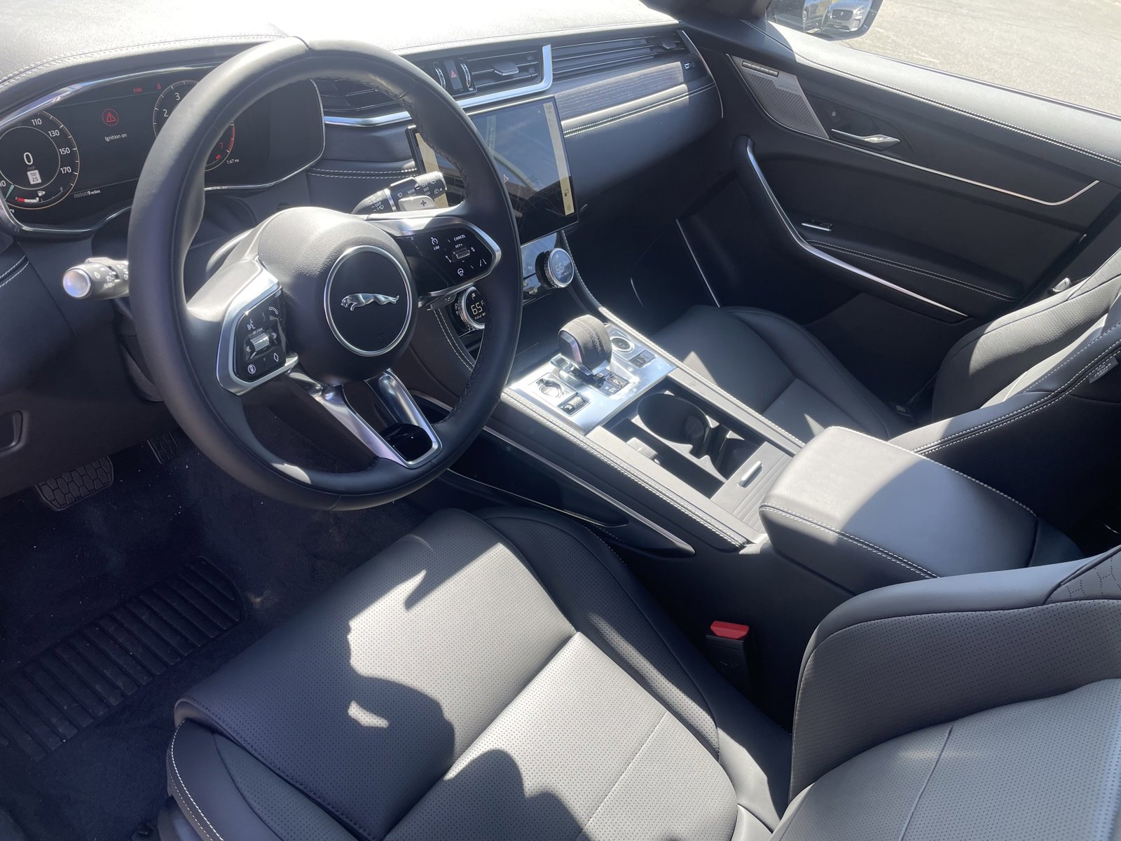 New 2025 Jaguar F-PACE R-Dynamic S image 15