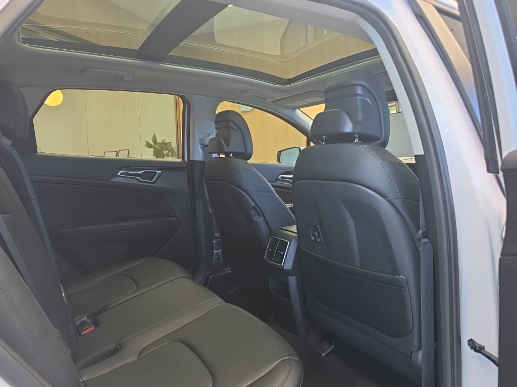 Certified 2026 Kia Sportage EX w/ EX Panorama Roof Package AWD/4WD image 53
