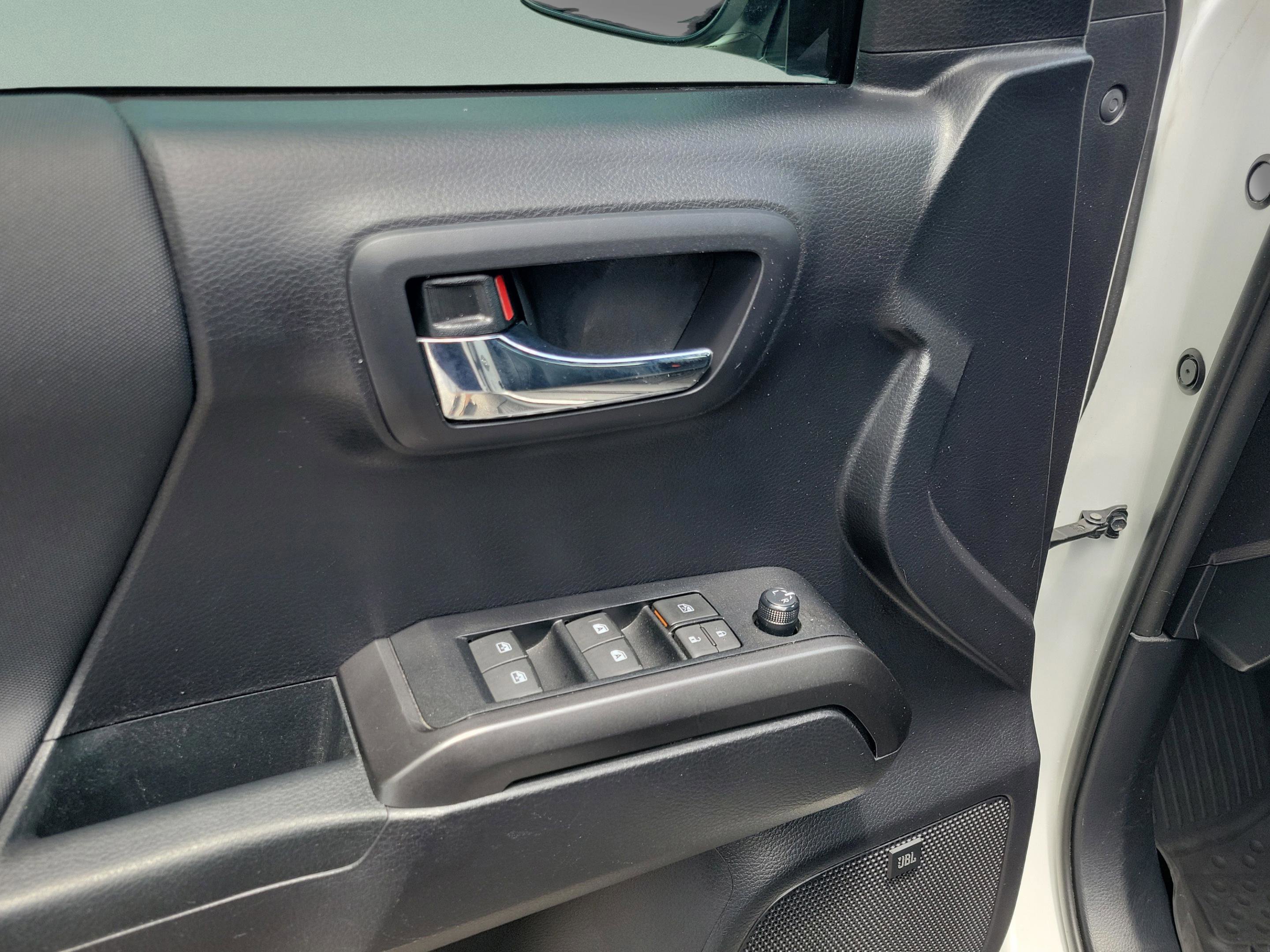 Used 2020 Toyota Tacoma TRD Sport w/ TRD Premium Sport Package AWD/4WD image 15