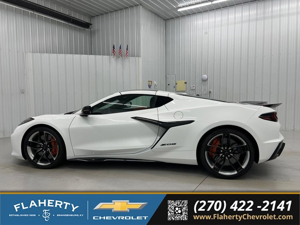 Used 2025 Chevrolet Corvette Z06 RWD image 5