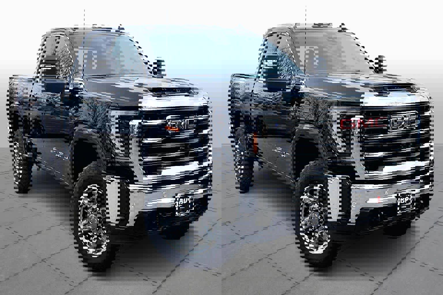 Used 2025 GMC Sierra 2500 SLE w/ SLE Value Package; image 3