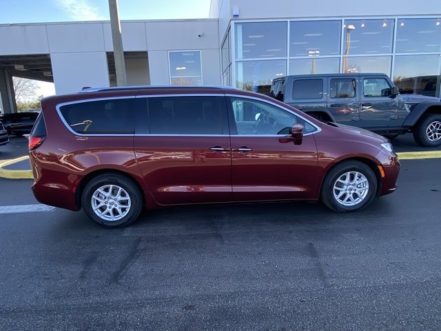 Used 2021 Chrysler Pacifica Touring-L w/ Premium & Safety Sphere Group image 9