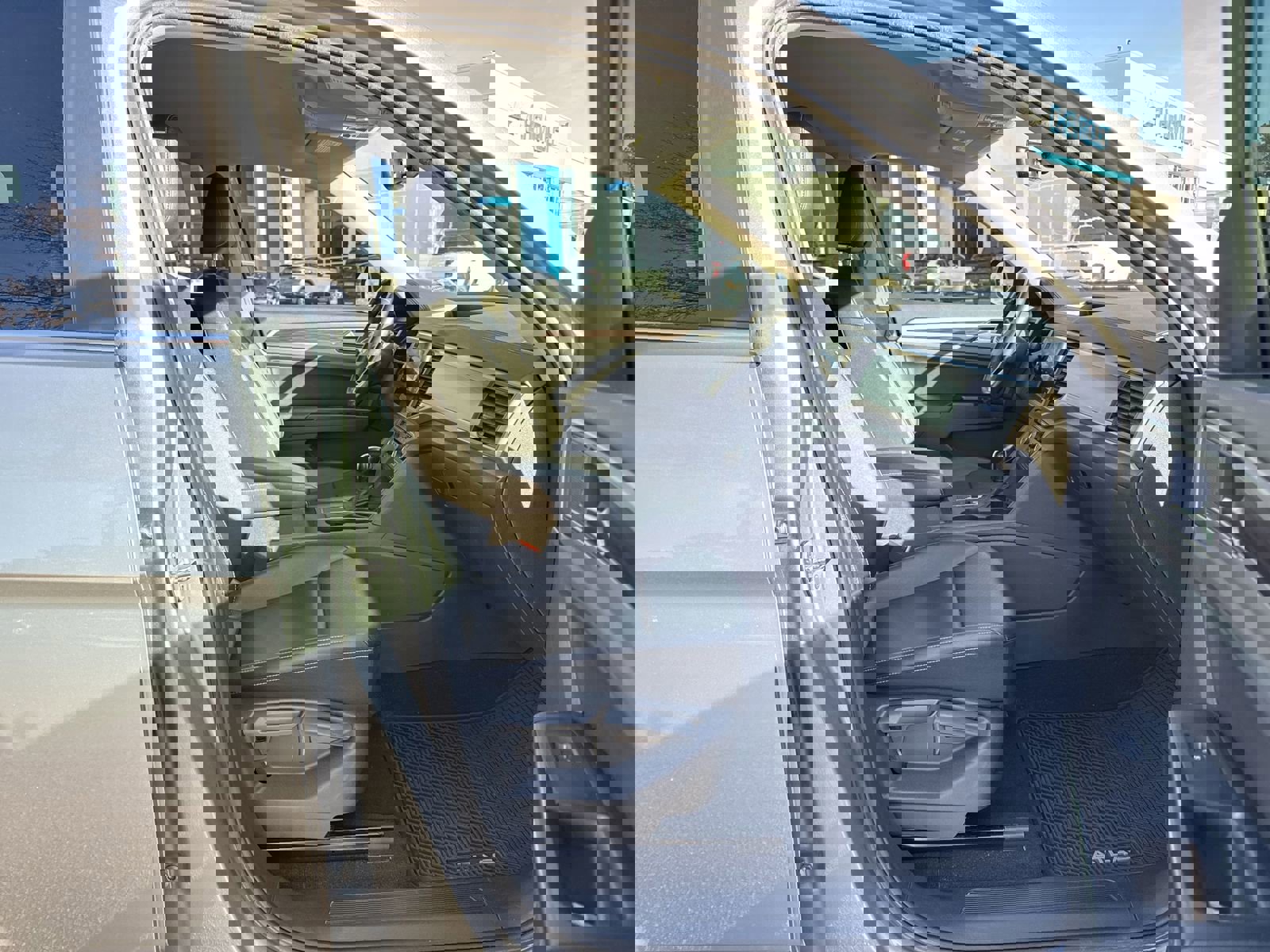 Used 2021 Volkswagen Atlas SE image 32