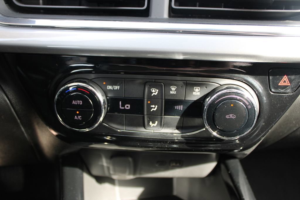 Used 2025 Chevrolet Trax LT image 41