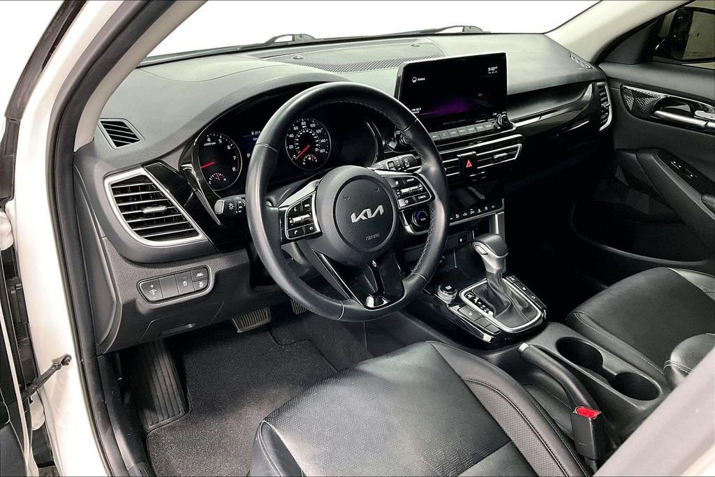 Used 2022 Kia Seltos EX image 16