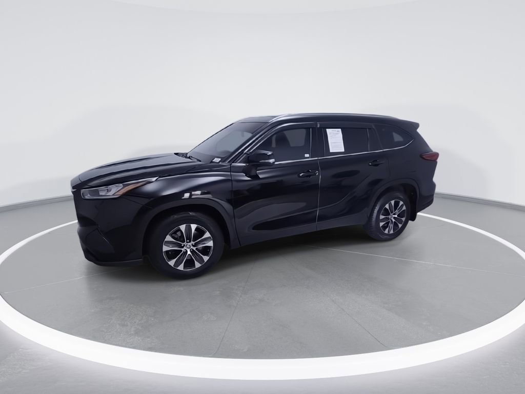 Used 2020 Toyota Highlander XLE AWD/4WD image 5