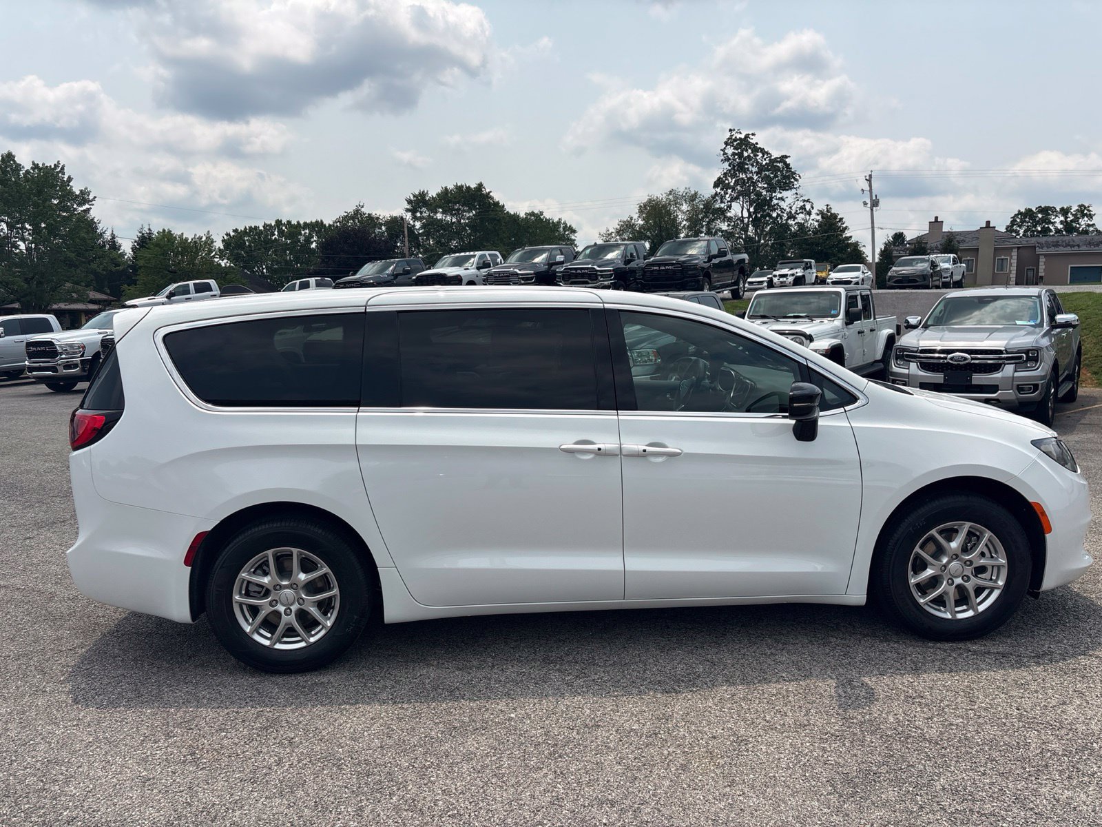 New 2027 Chrysler Pacifica LX FWD image 7