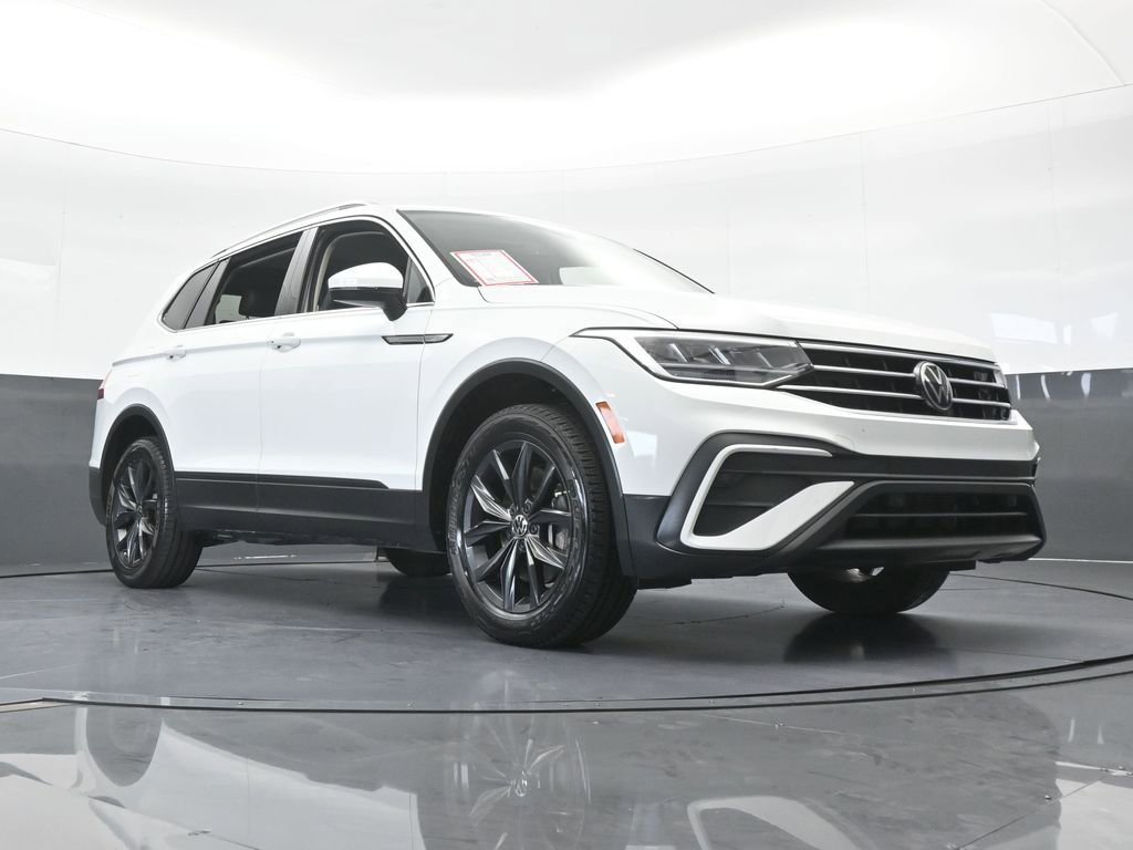 Used 2024 Volkswagen Tiguan SE FWD image 60