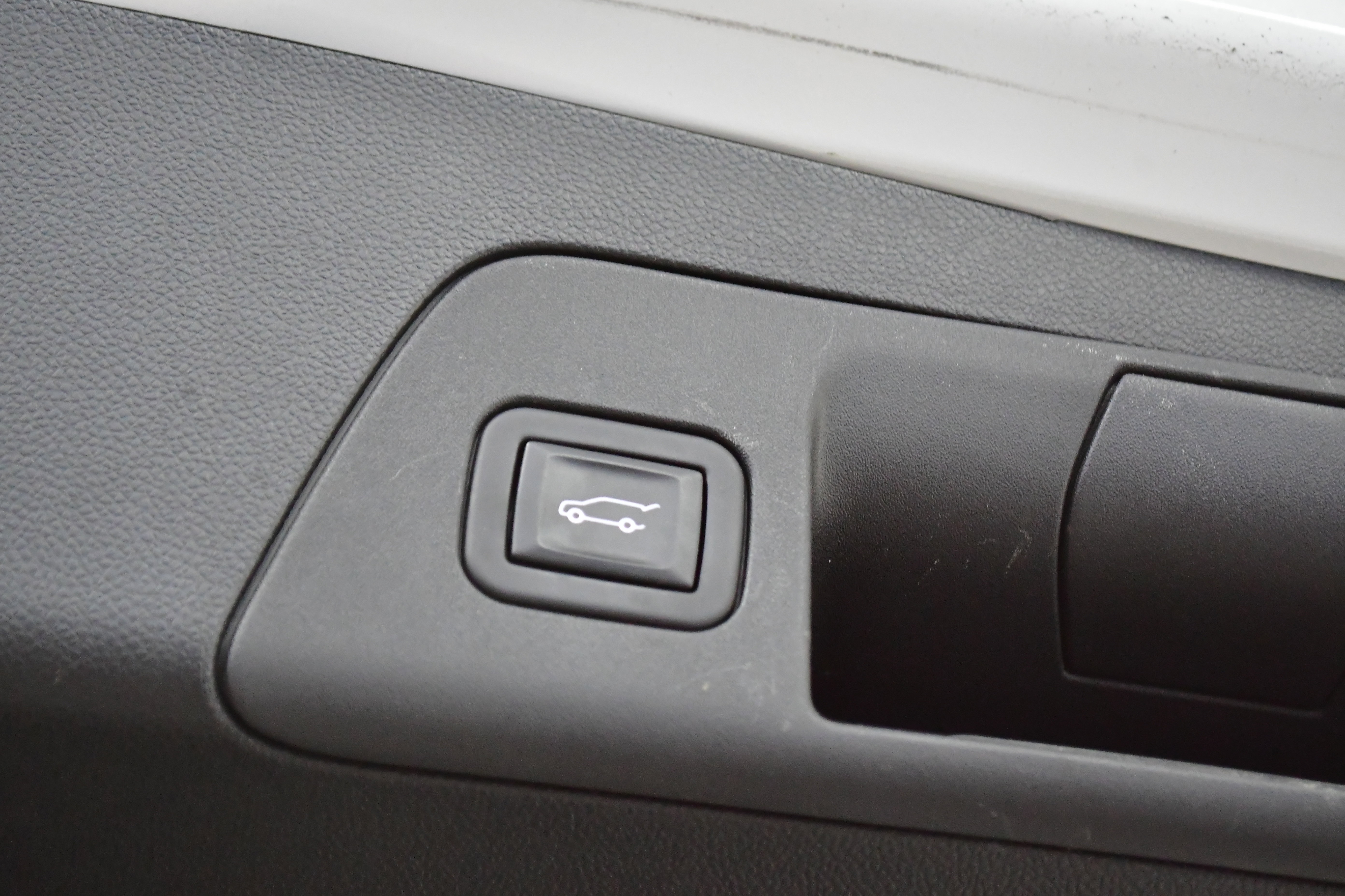 Used 2023 Buick Envision Essence w/ Sport Touring Package image 9