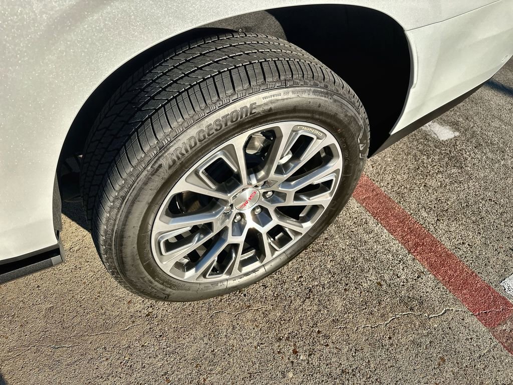 Used 2026 GMC Yukon XL Denali w/ Denali Reserve Package image 12