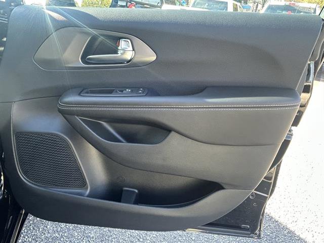 New 2026 Chrysler Pacifica Select image 21