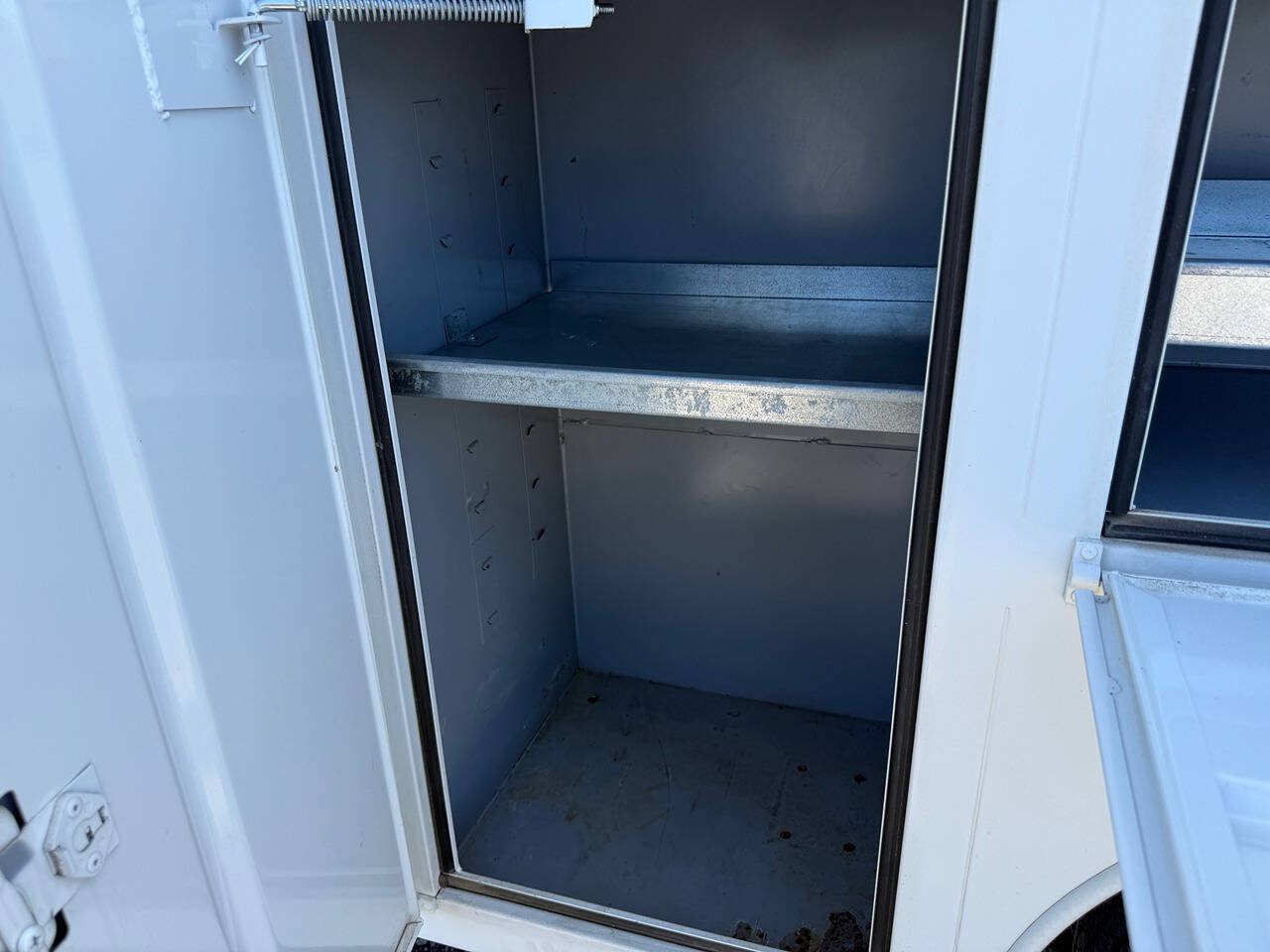 Used 2005 Ford E-350 and Econoline 350 Super Duty RWD image 31