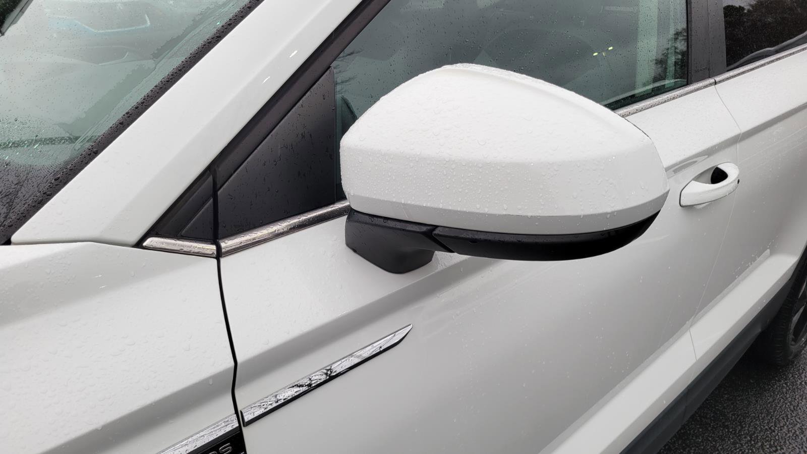 Used 2022 Volkswagen Taos SE w/ Panoramic Sunroof Package image 11