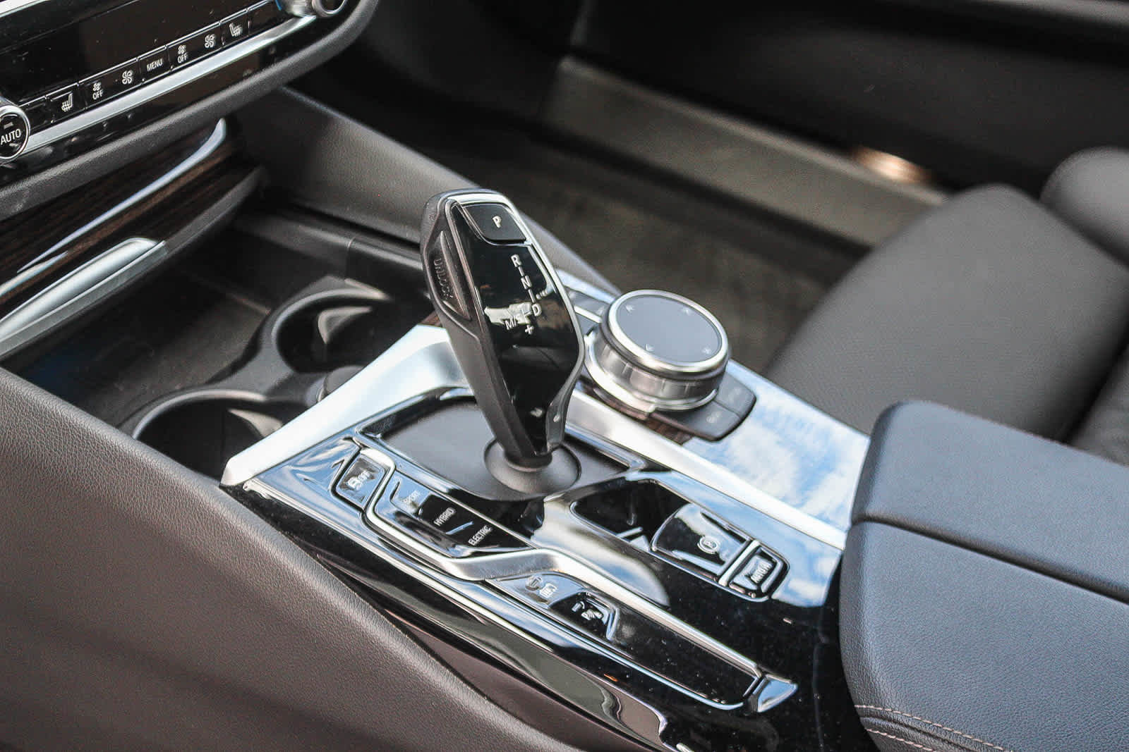 Certified 2023 BMW 530e w/ Convenience Package RWD image 19