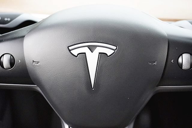 Used 2024 Tesla Model Y Long Range AWD/4WD image 40