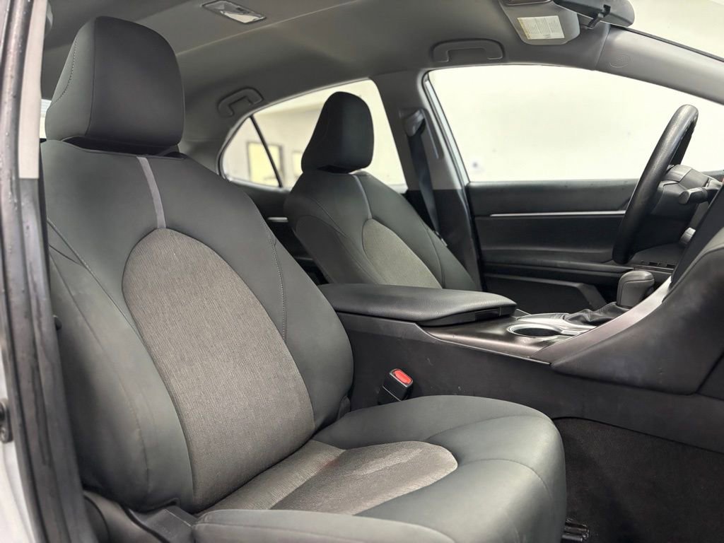 Used 2022 Toyota Camry LE image 8