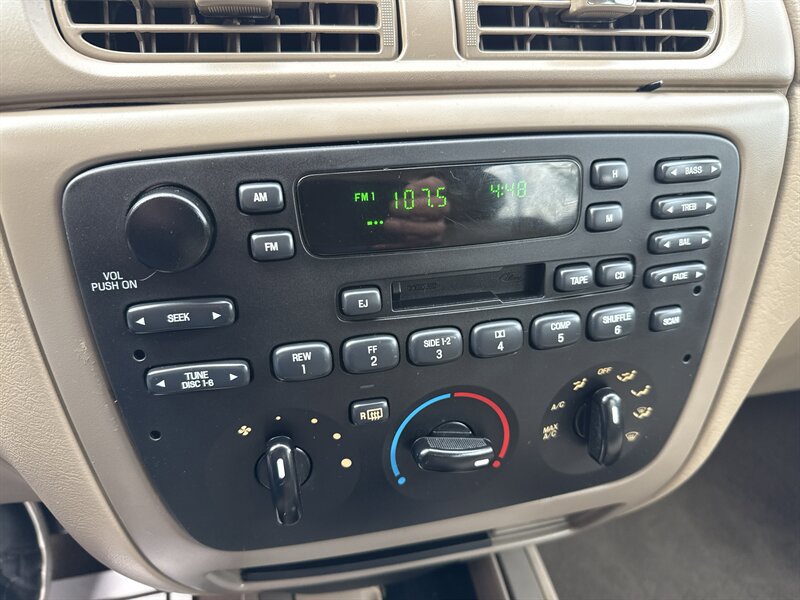 Used 2003 Ford Taurus SE image 30