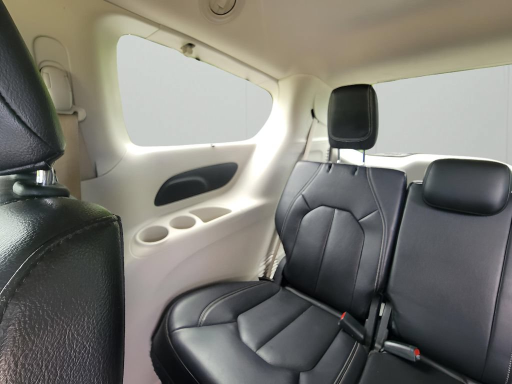 Used 2022 Chrysler Pacifica Touring-L FWD image 30