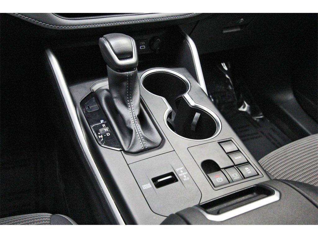 Used 2024 Toyota Highlander XLE image 24