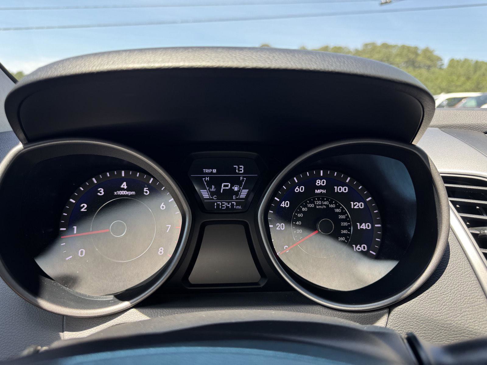 Used 2015 Hyundai Elantra SE w/ Option Group 02 FWD image 4