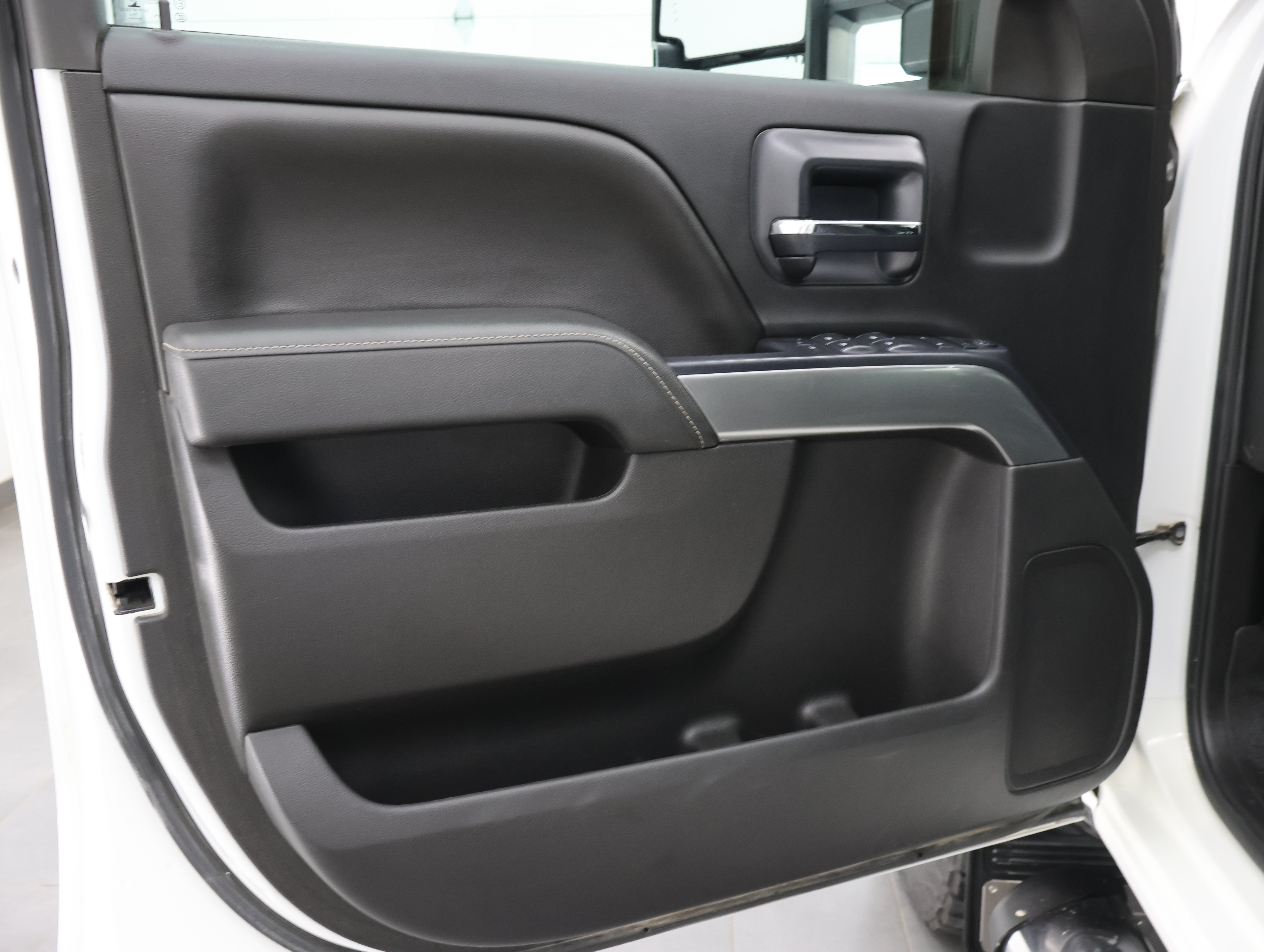Used 2015 Chevrolet Silverado 2500 LT AWD/4WD image 33