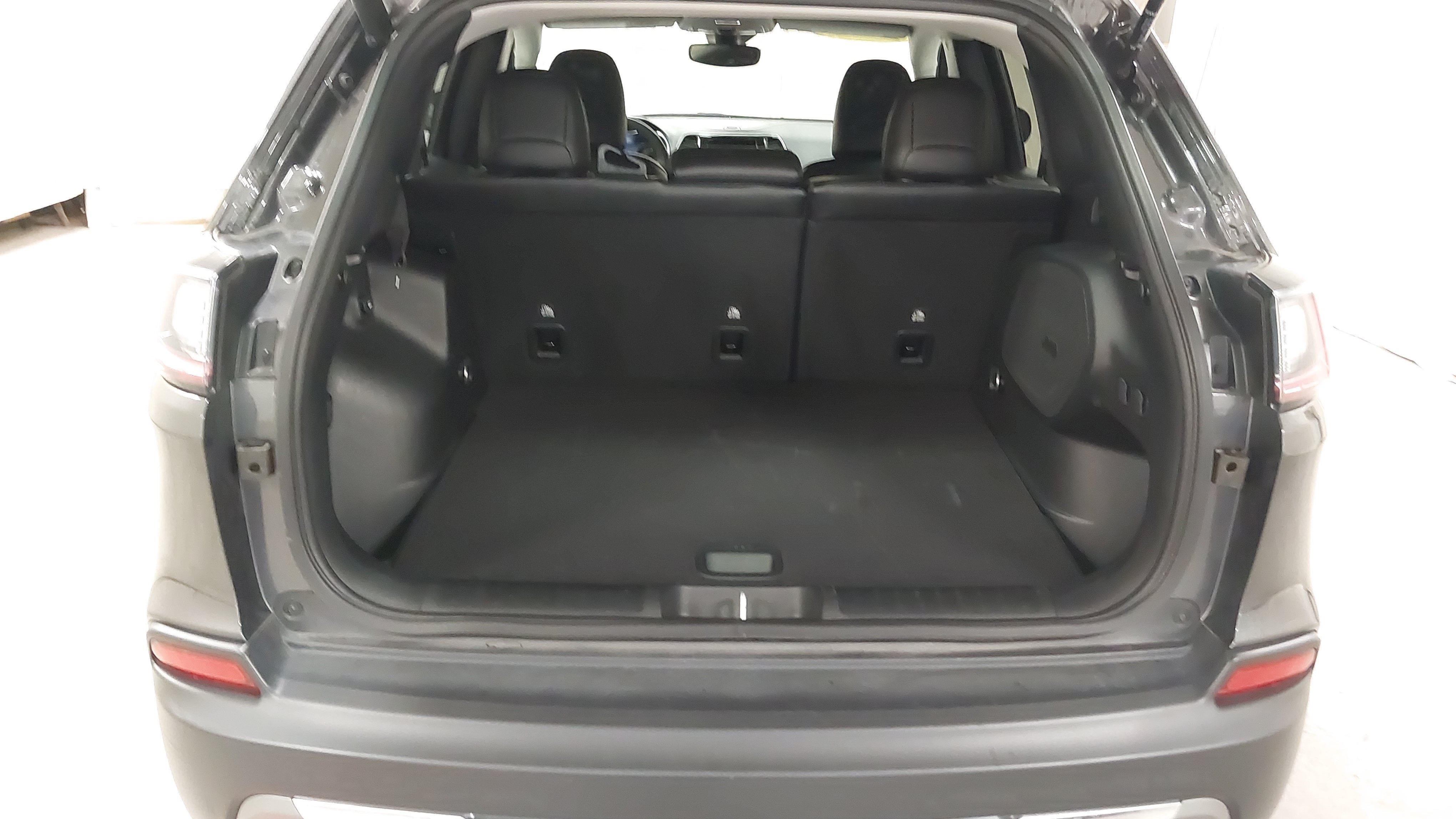 Used 2022 Jeep Cherokee Limited AWD/4WD image 26