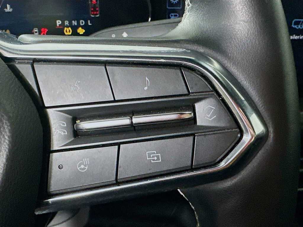 Used 2025 Chevrolet Traverse LT image 24