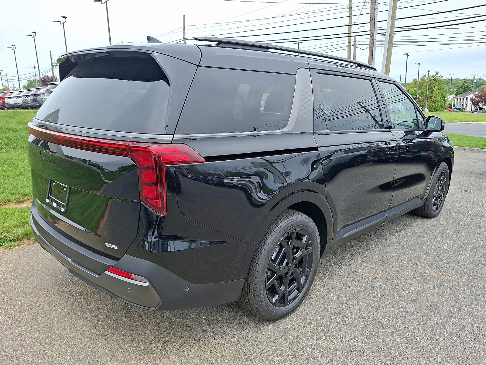 New 2026 Kia Carnival SX w/ SX Dark Edition Package FWD image 3