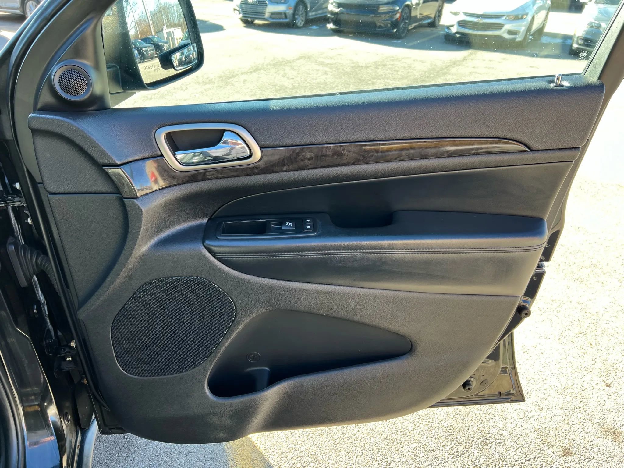 Used 2012 Jeep Grand Cherokee Laredo w/ Laredo E Group image 24