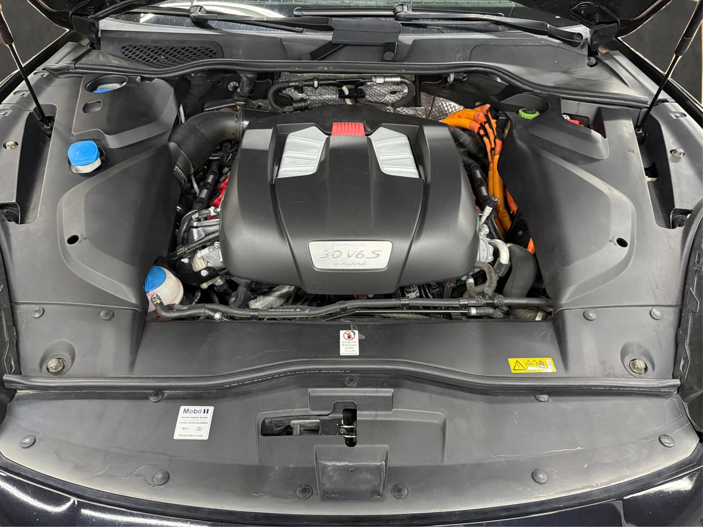 Used 2016 Porsche Cayenne S AWD/4WD image 9