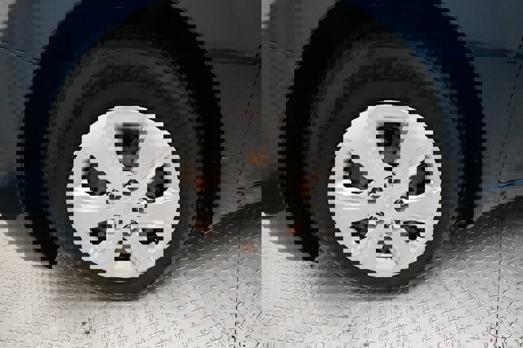 Used 2016 Hyundai Elantra SE image 25