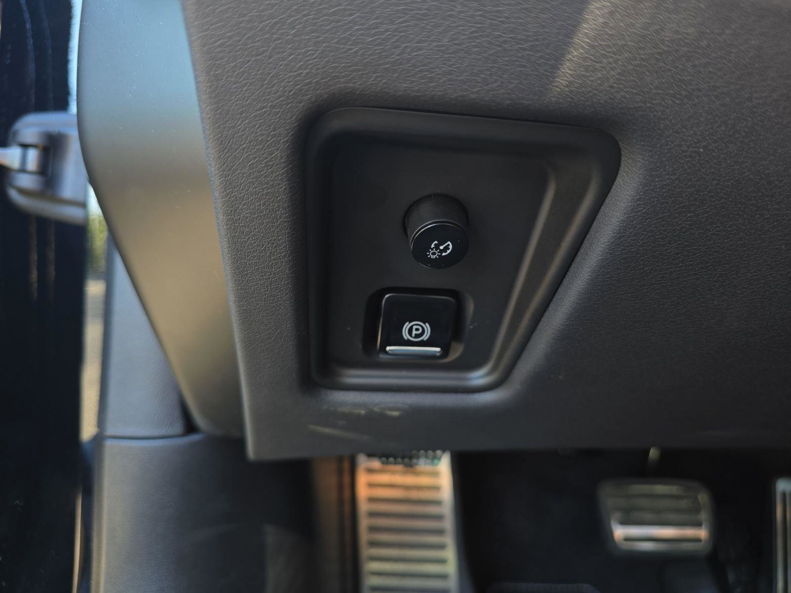 Used 2024 Chevrolet Corvette Stingray Coupe w/ Z51 Performance Package image 19