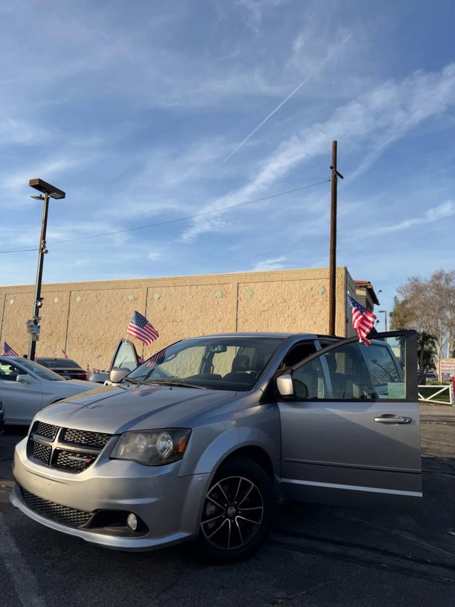 Used 2015 Dodge Grand Caravan SXT w/ Blacktop Package image 5